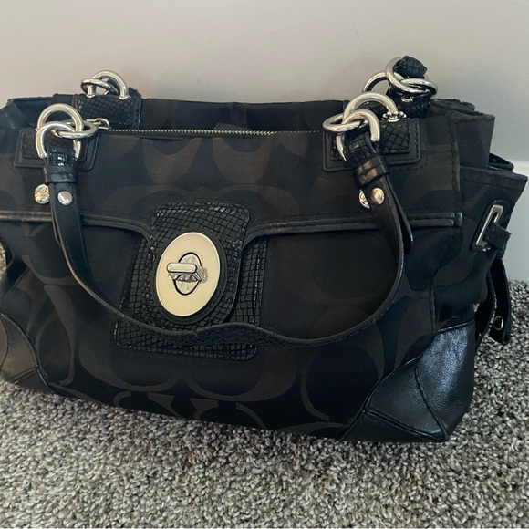 Classic Canvas Coach Purse - Picture 1 of 4